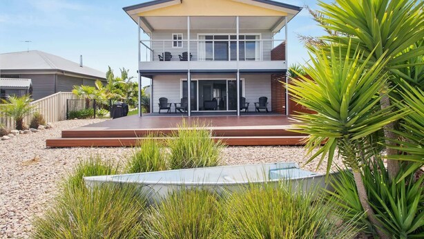 A two-story house with a balcony, a patio, and a pool. - The Pit Stop Tailem Bend (Tailem Bend)