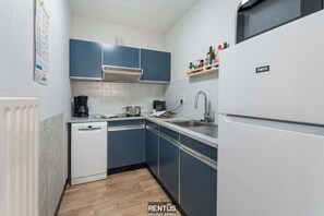 冰箱、微波炉、烤箱、炉灶