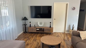 Smart TV, DVD player
