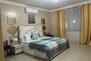 2 bedrooms, iron/ironing board, WiFi