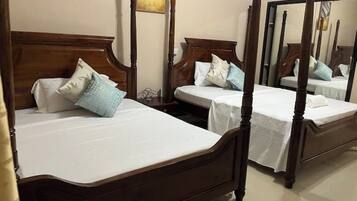 2 bedrooms, iron/ironing board, WiFi