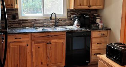 Charming 2-bedroom townhome in Thornton NH. Sleeps 9. 2 beds/2 baths.