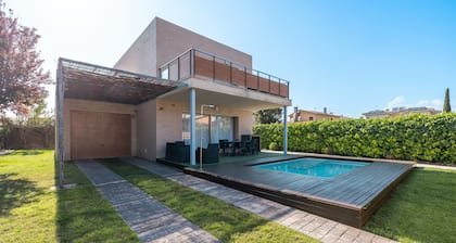 Holiday Home 'Vidalet Solo Familias' with Private Pool, Wi-Fi and Air Conditioning