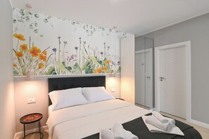 3 Schlafzimmer, Schreibtisch, Bügeleisen/Bügelbrett, Reisekinderbett