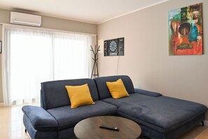 Smart-TV, Kamin, Tischtennisplatte