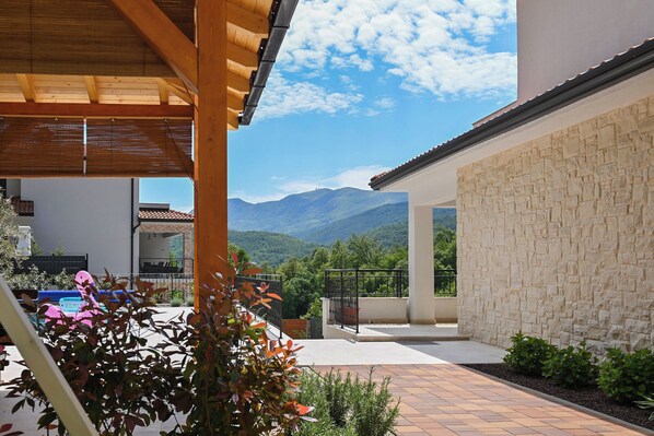 Property grounds - New luxury home with private heated pool, billiards, and lots of entertainment (Veprinac)