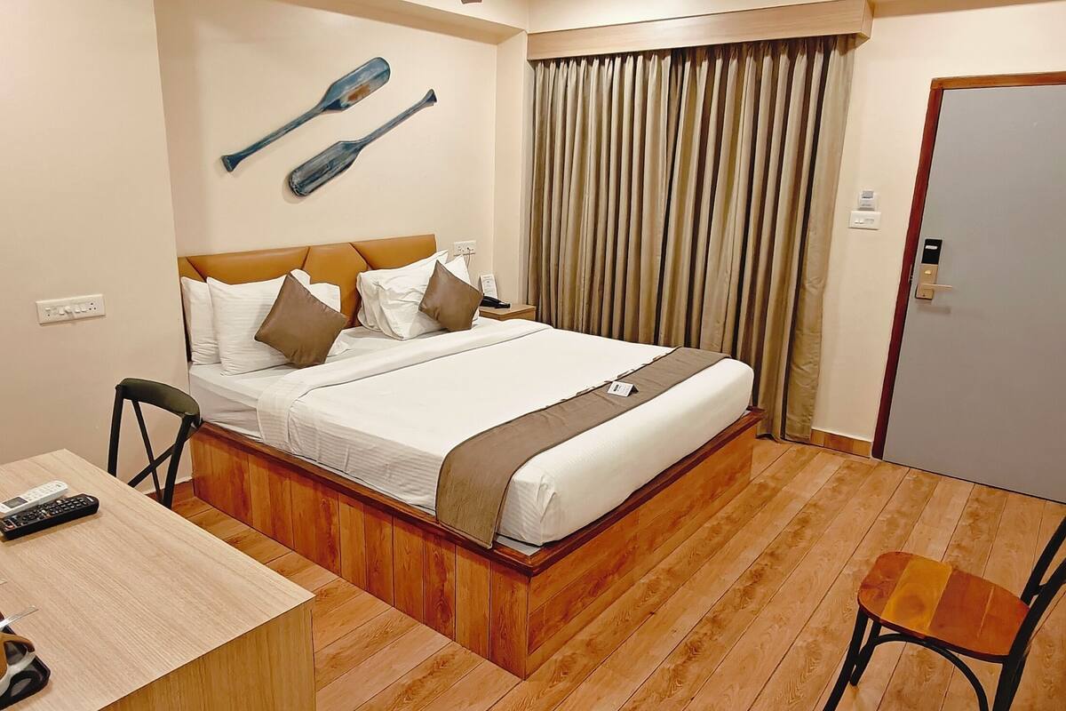 Deluxe Double Room | Desk, laptop workspace, blackout drapes, iron/ironing board