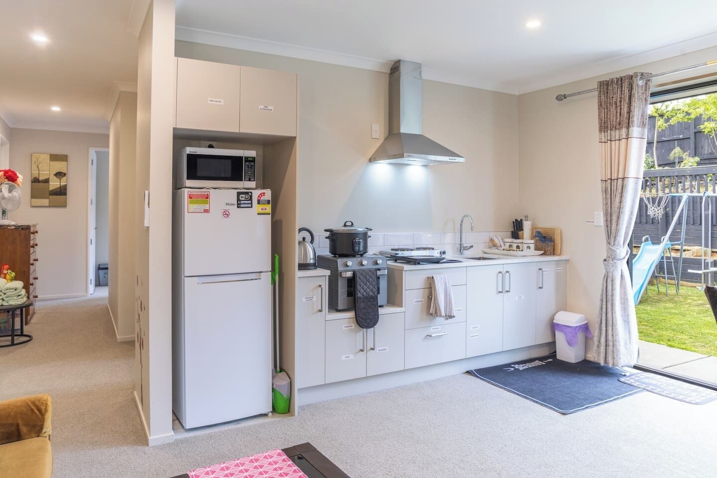 Refrigerador, microondas, horno y parrilla de estufa 