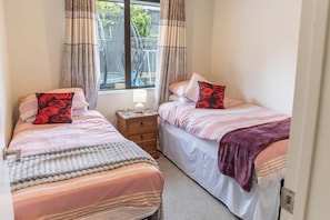 Desk, iron/ironing board, WiFi, bed sheets