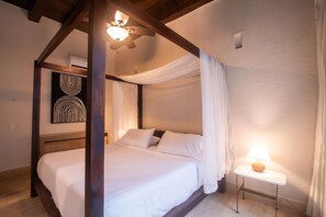 7 bedrooms, WiFi, bed sheets