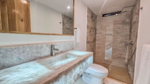 Shower, towels, shampoo