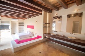 9 bedrooms, in-room safe, free WiFi, bed sheets - 9 Bedroom Luxury Villa in Old City (Cartagena)