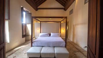 9 bedrooms, in-room safe, free WiFi, bed sheets