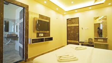 Kamar Double Deluks, balkon, pemandangan kota | Meja kerja, kedap suara, dan Wi-Fi gratis