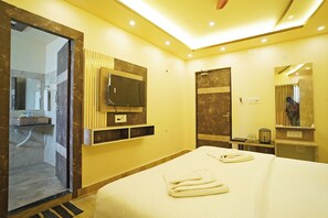 Chambre Deluxe double, balcon, vue sur la ville | Bureau, système d’insonorisation, accès au Wi-Fi (inclus)