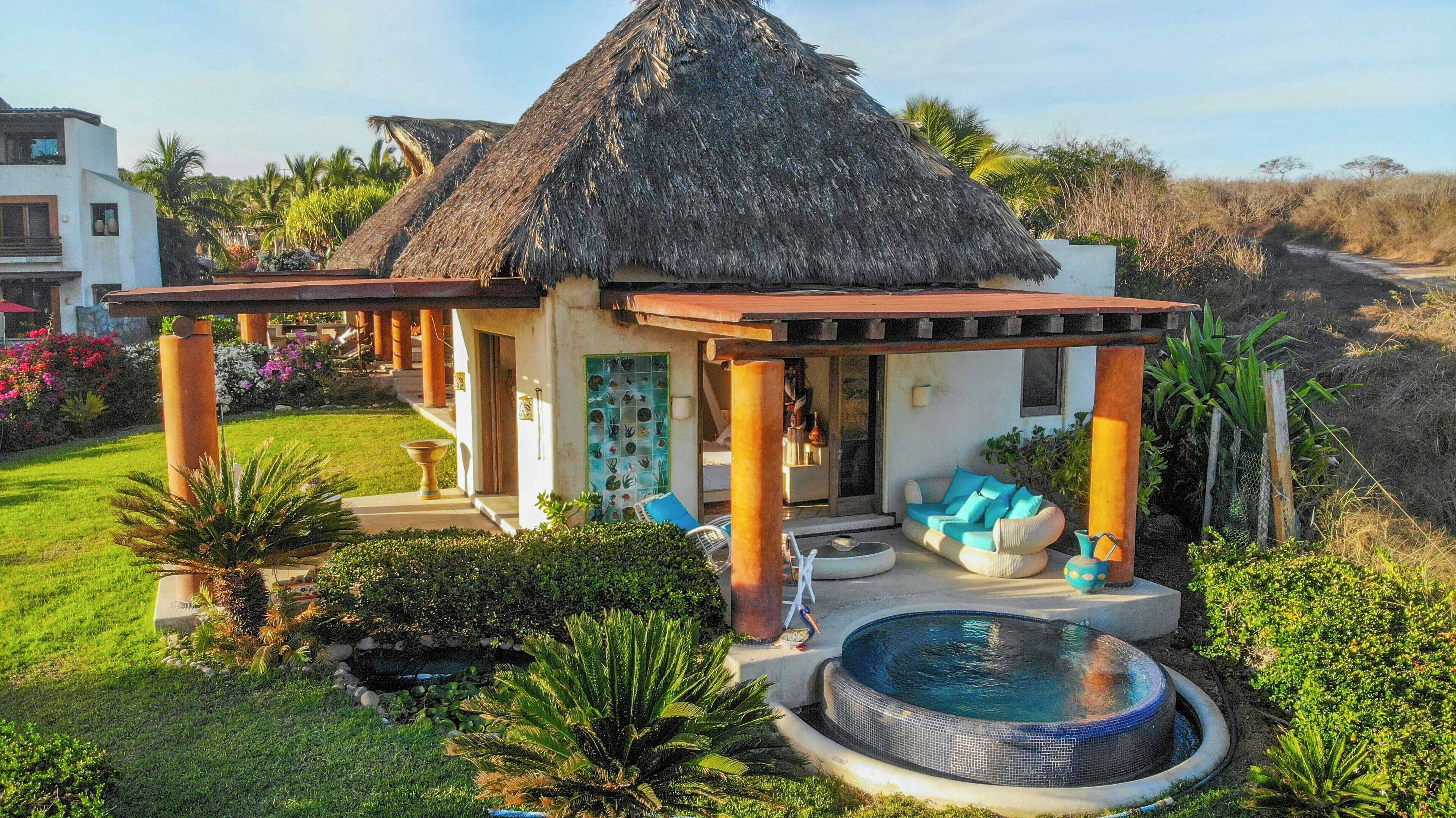 Luxury House, Sea View | Private spa tub
