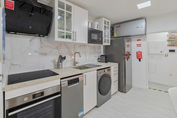 Fridge, microwave, oven, stovetop