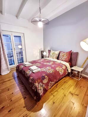 3 bedrooms, iron/ironing board, internet, bed sheets