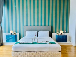 Egyptian cotton sheets, premium bedding, minibar, desk