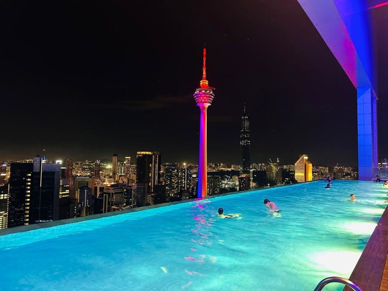 2 outdoor pools