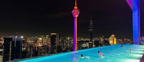 2 outdoor pools