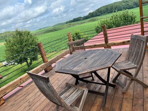 Outdoor dining - Rural and quiet accommodation close to nature and city (Skåne län)
