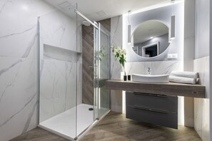 Hair dryer, towels, soap, toilet paper - Absyntapart Krawiecka - parking w cenie (Wroclaw)