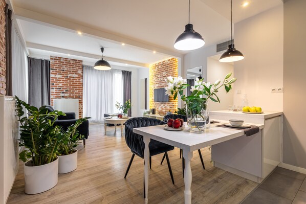 Individually decorated, individually furnished, desk, free WiFi - Absyntapart Krawiecka - parking w cenie (Wroclaw)