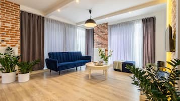 Departamento Deluxe | 1 habitación, decoración personalizada, muebles diferentes y escritorio