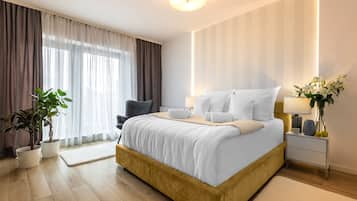 1 habitación, decoración personalizada, muebles diferentes y escritorio