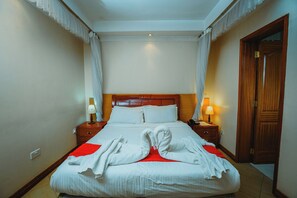 Caja fuerte, escritorio, espacio para trabajar con un portátil