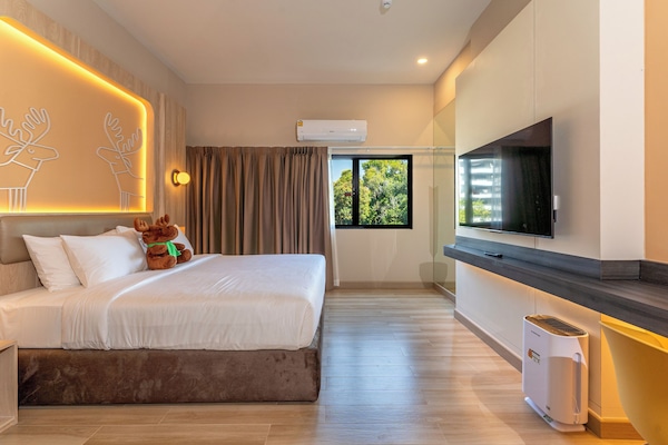 Superior King Room | Down comforters, individually furnished, desk, laptop workspace