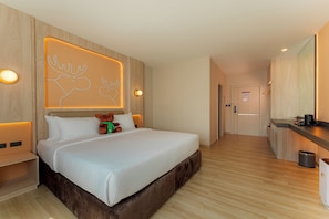 Down duvets, individually furnished, desk, laptop workspace - Moose Easy Hotel (Chiang Mai)