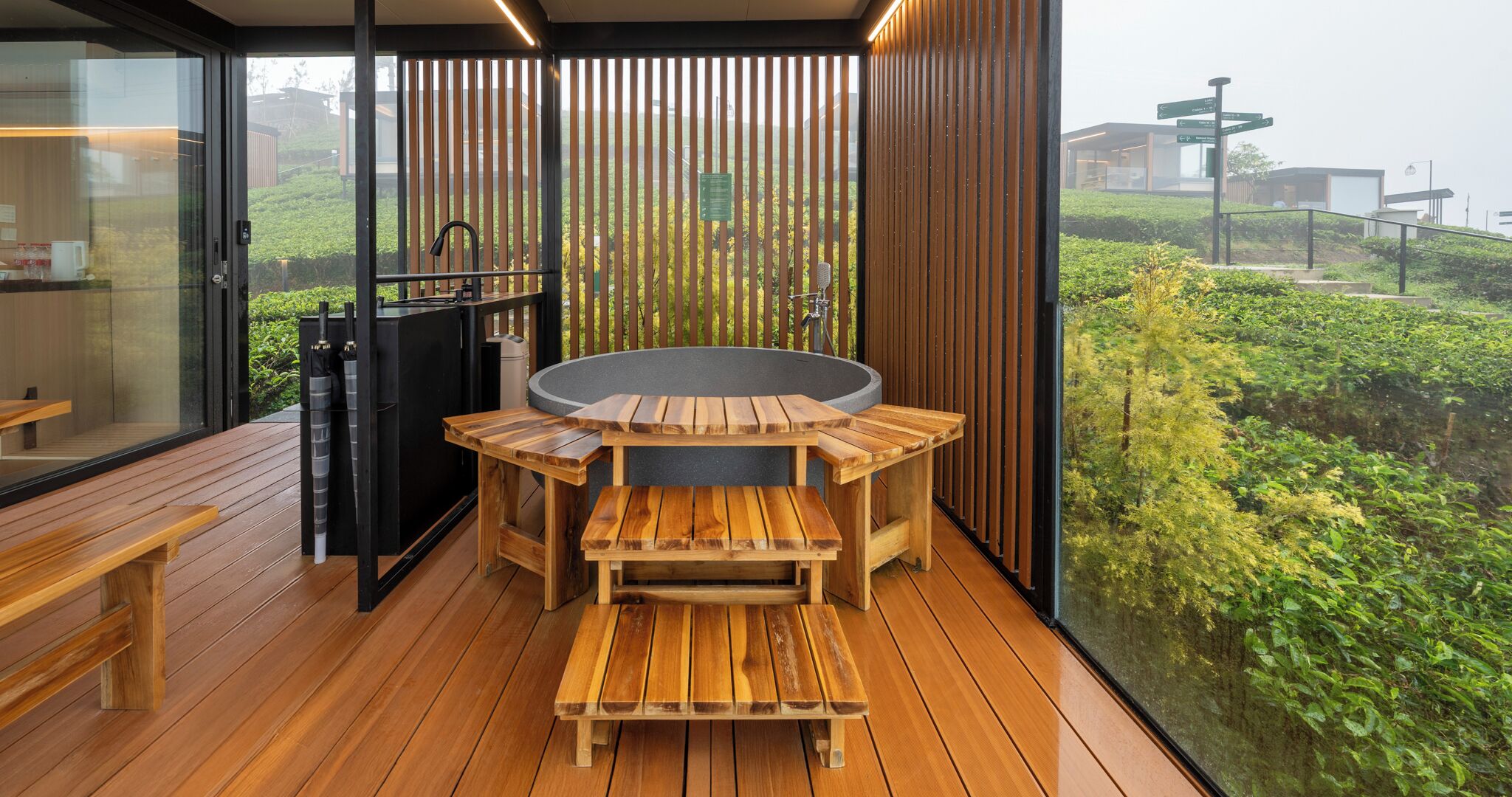 Grand Cabin Hot Tub | Deep-soaking bathtub