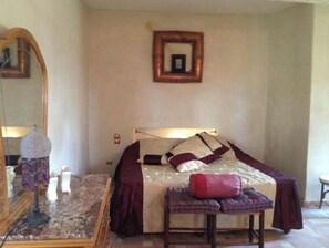 1 bedroom, in-room safe, iron/ironing board, free WiFi - ABSTRUS gite for 2 pers on 1 etag by its private terasse animals ok-de 18 kg (Violes)