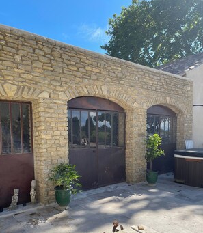 Property grounds - LE BORIE gites for 2 persons dog allowed - under 16 kg (Violes)