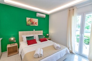 Deluxe Studio | Blackout drapes, iron/ironing board, free cribs/infant beds, free WiFi - Zografia Apartments (Corfu)