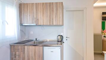 Coffee/tea maker, paper towels