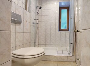 Hair dryer, towels, toilet paper - 2 room apartment "Wiesenduft" - large pergola - forest edge location - lake - forest sauna -  (Bodenmais)