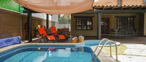 Outdoor pool, sun loungers