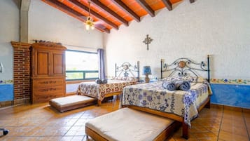Family Cottage | 3 bedrooms, iron/ironing board, free WiFi