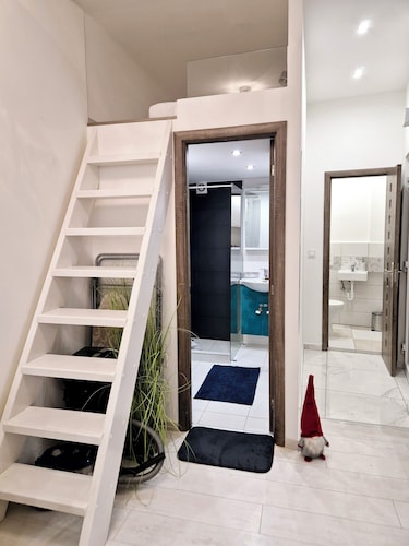 Downtown apartment in charming Budapest with WiFi 