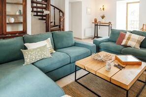 Televisión y chimenea 