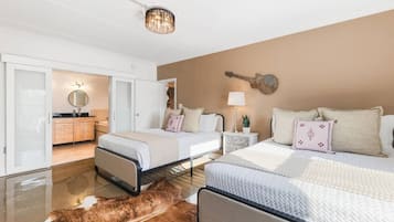 2 kamar tidur, setrika/meja setrika, Wi-Fi gratis, dan seprai linen