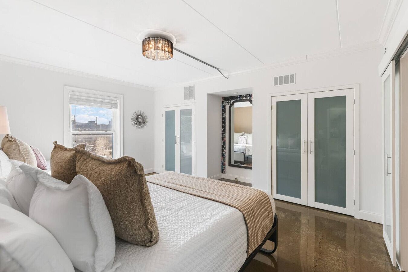 2 soverom, strykejern/-brett, wi-fi (inkludert) og sengetøy