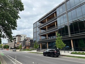 Exterior - Pool + Walk Restaurants & Bars on Famous Music Row (Nashville)