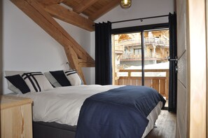 3 bedrooms, in-room safe, desk, free WiFi