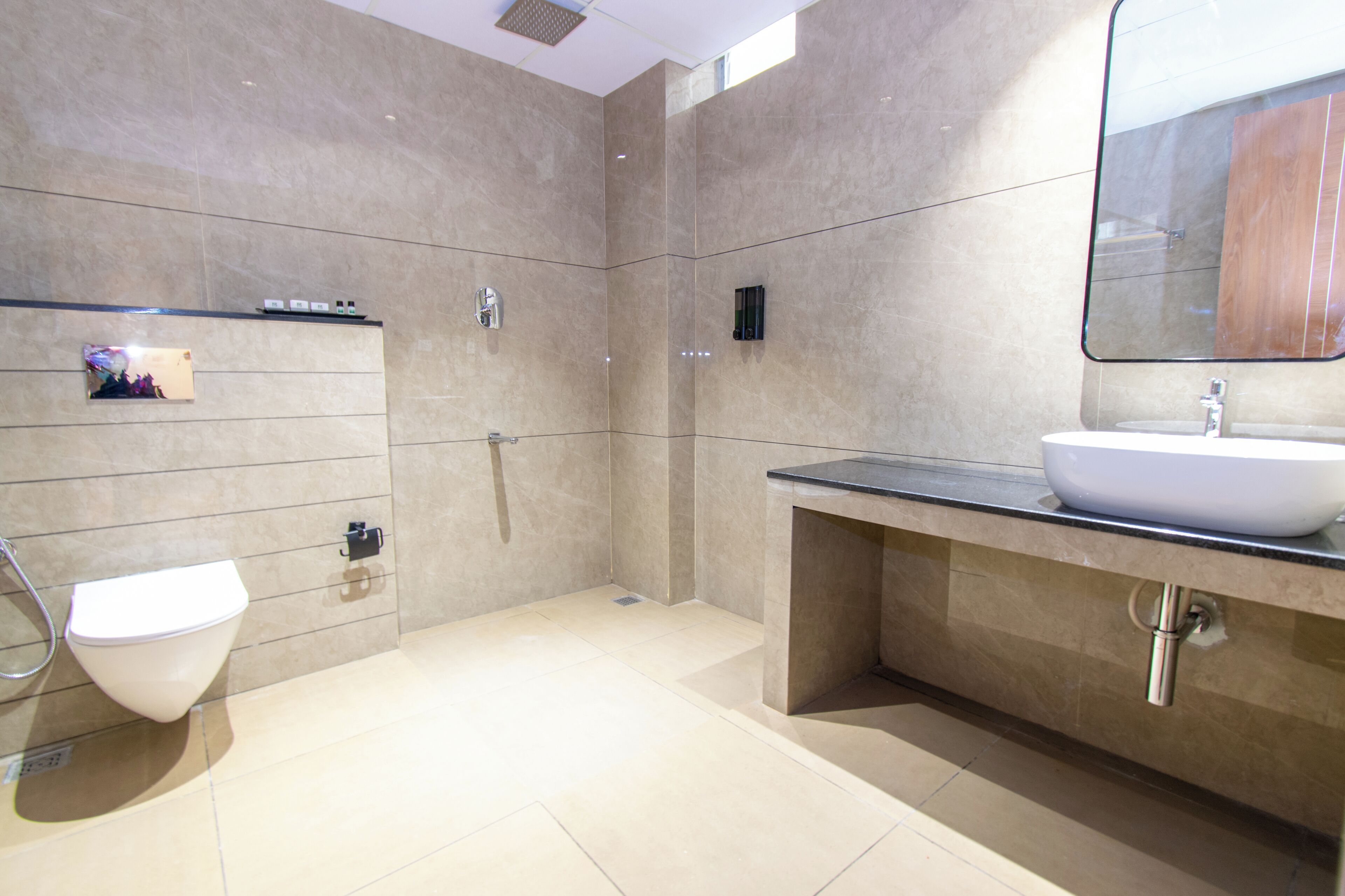 行政套房 | 浴室 | 淋浴设施、拖鞋、毛巾、肥皂