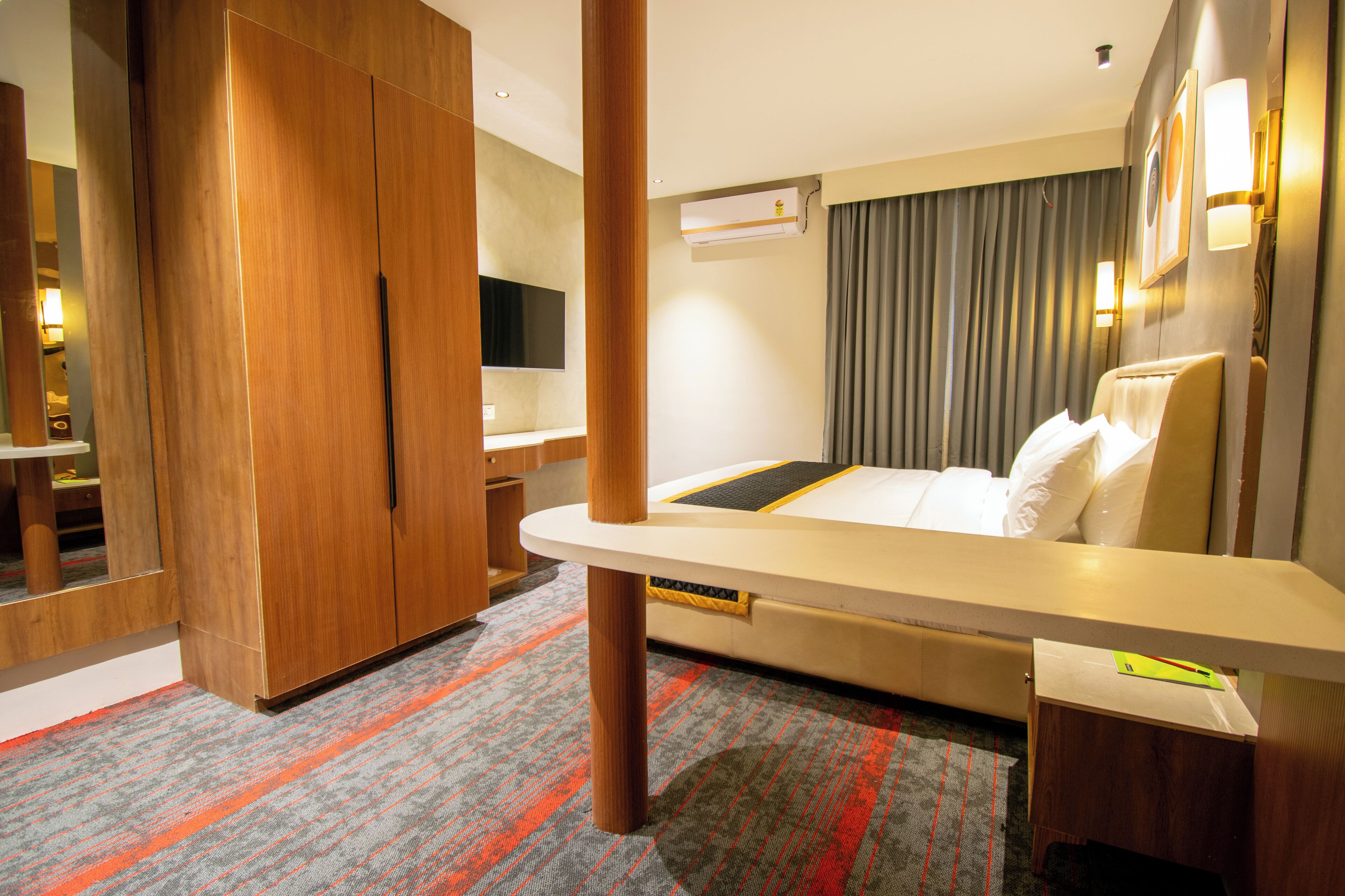 经典套房 | 办公桌、笔记本电脑工作区、隔音、免费 WiFi