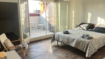 Deluxe Triple Room, City View | Laptop workspace, free WiFi